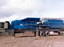 中意礦機(jī)移動(dòng)破碎站設(shè)備和建筑垃圾會(huì)碰撞出怎樣的火花？