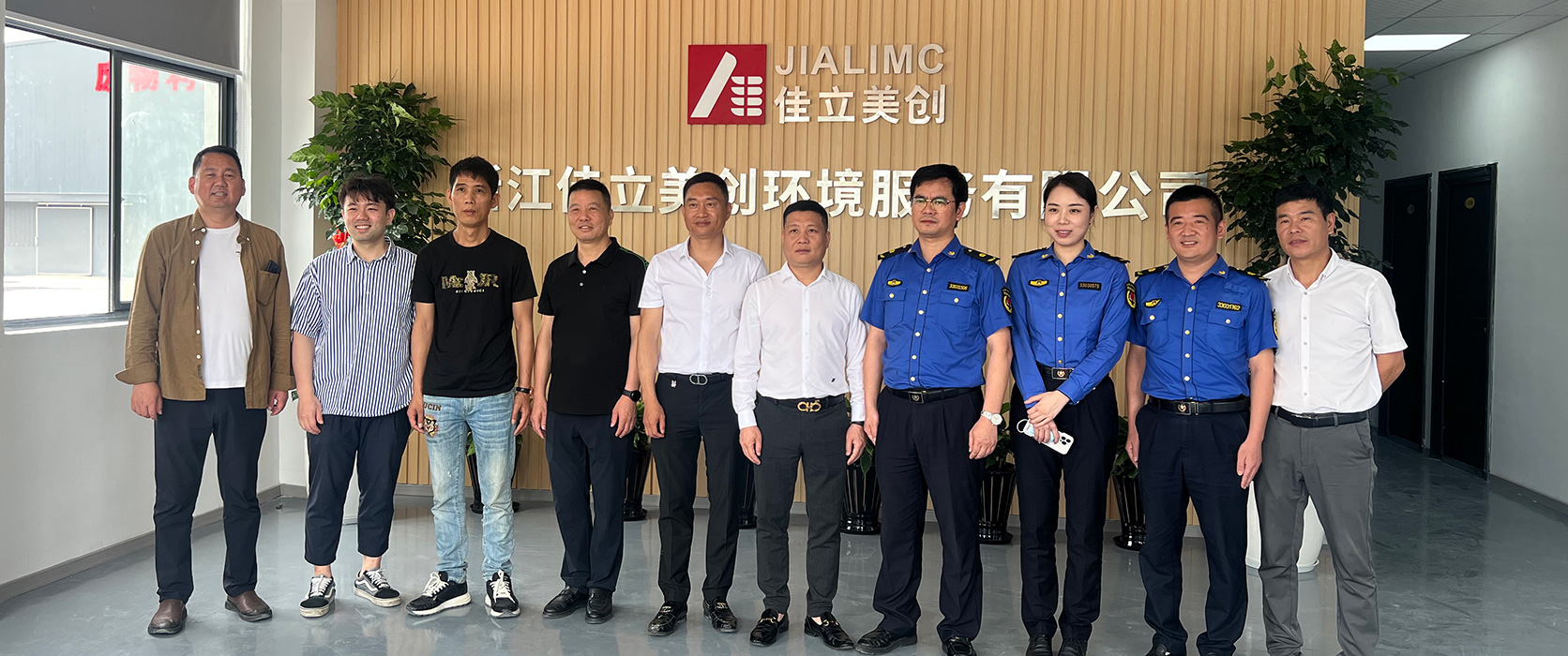 浙江溫州年處理量60萬噸建筑裝修垃圾回收再利用現(xiàn)場，綜合利用率可達(dá)百分百